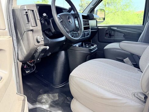 Used 2015 GMC Savana 2500 RWD image 9