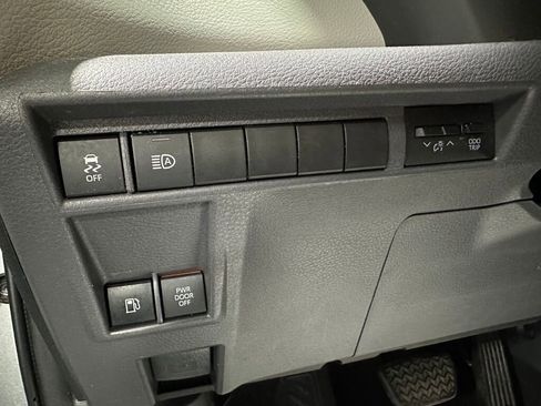 Used 2022 Toyota Sienna XLE image 19