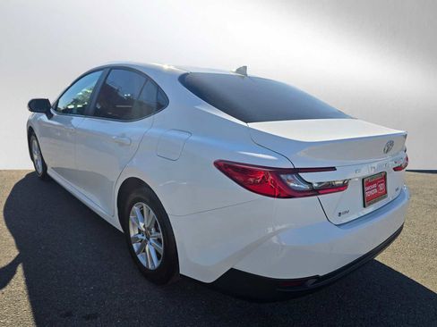 Used 2025 Toyota Camry LE image 5