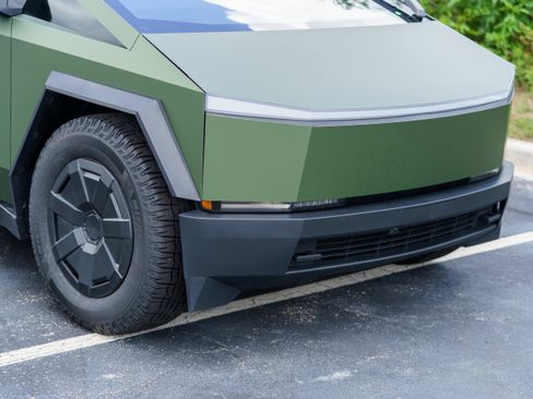 Used 2025 Tesla Cybertruck AWD Crew Cab image 39