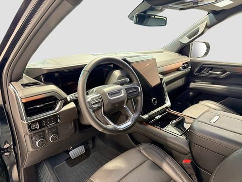 Used 2025 GMC Yukon XL Denali image 9