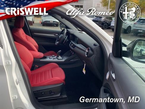 New 2025 Alfa Romeo Stelvio Sprint AWD/4WD image 37