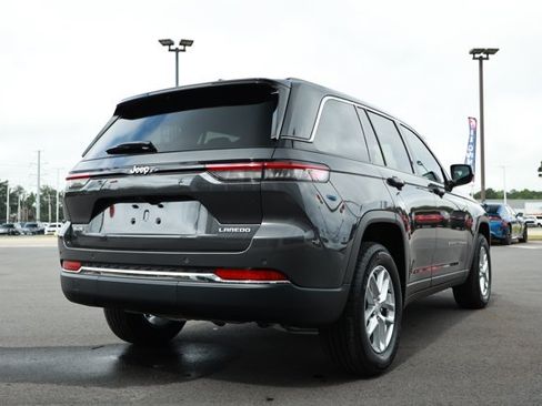 Certified 2025 Jeep Grand Cherokee Laredo w/ Luxury Tech Group I AWD/4WD image 6