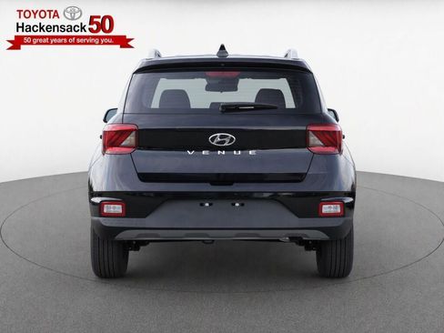 Used 2025 Hyundai Venue SEL FWD image 7