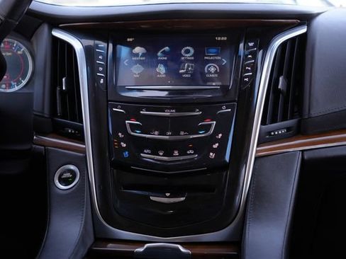 Used 2017 Cadillac Escalade ESV Luxury AWD/4WD image 20