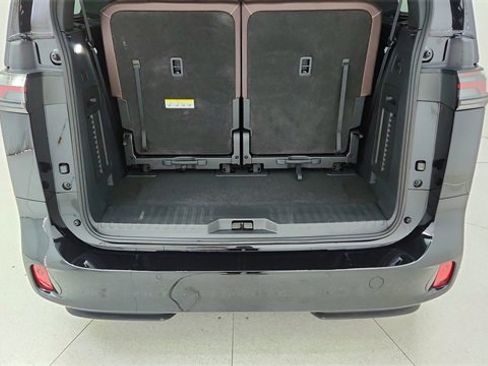 Used 2025 Volkswagen ID. Buzz Pro S image 14