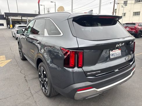 Used 2024 Kia Sorento EX w/ Panoramic Sunroof Package FWD image 6