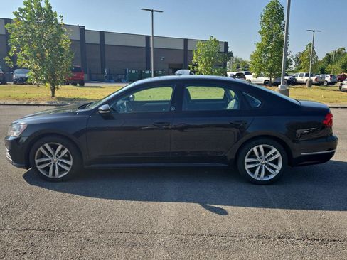Used 2019 Volkswagen Passat 2.0T Wolfsburg w/ Wheels & Sunroof Package FWD image 4
