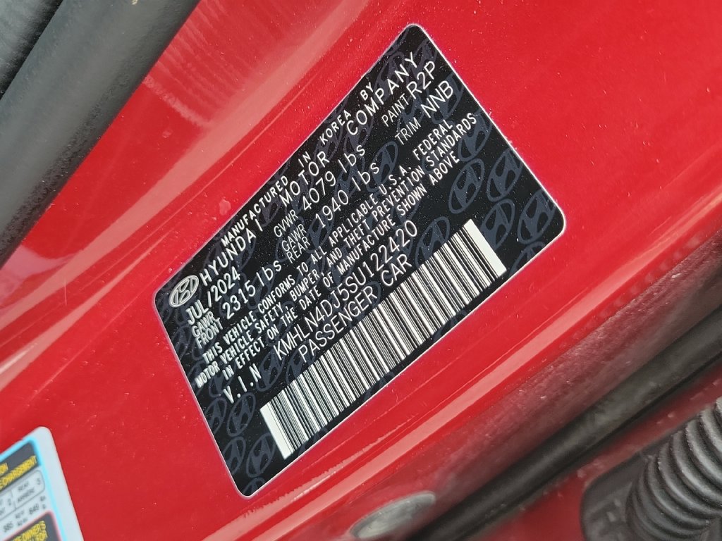 Used 2025 Hyundai Elantra Limited FWD image 31