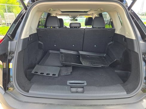 Used 2021 Nissan Rogue Platinum AWD/4WD image 16
