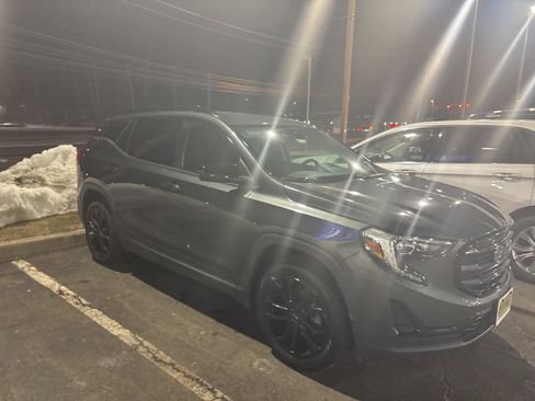 Used 2020 GMC Terrain SLE w/ Driver Convenience Package image 2