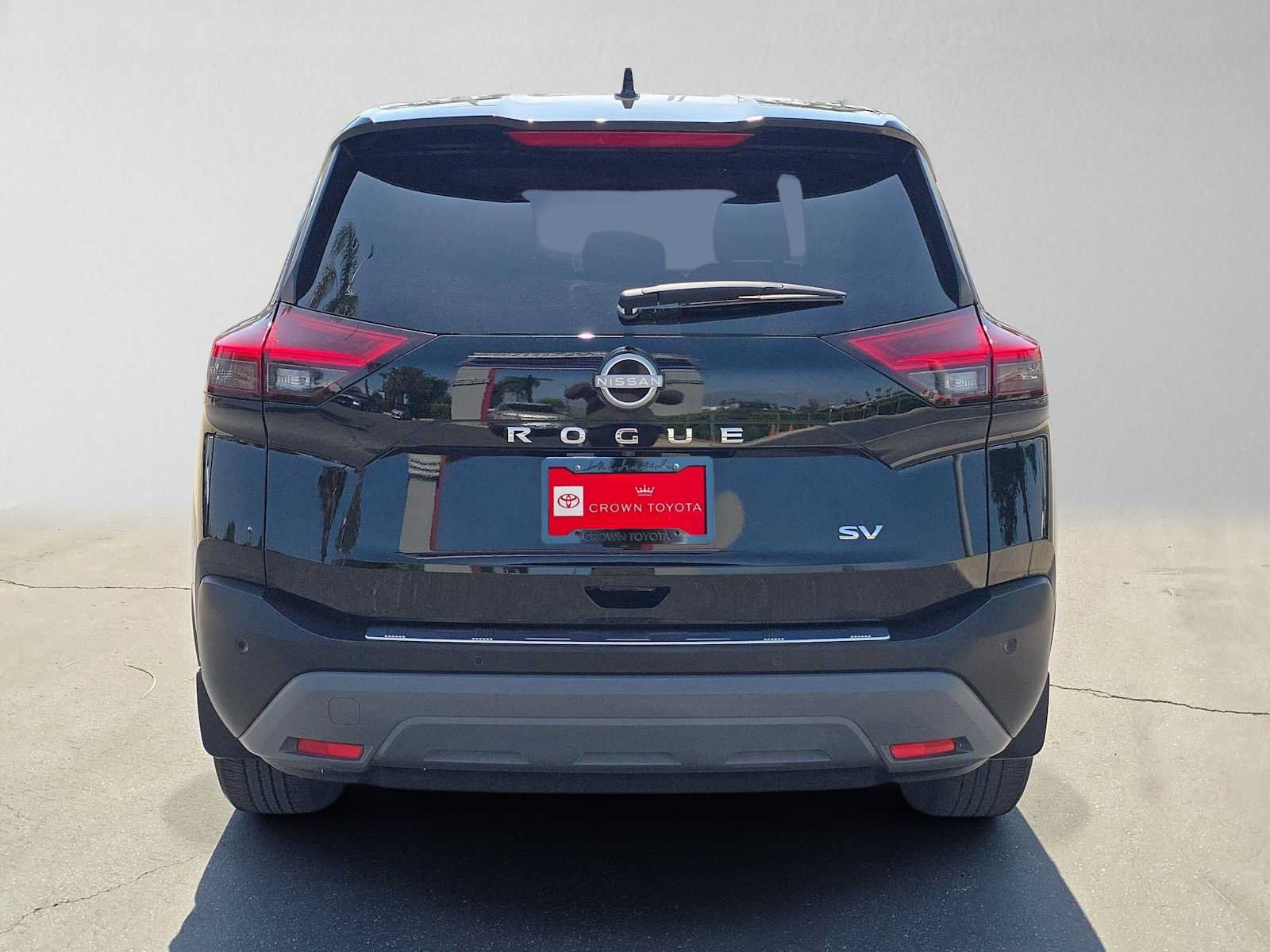Used 2023 Nissan Rogue SV FWD image 4