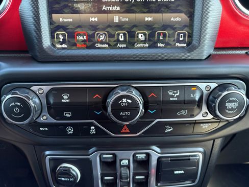 Used 2018 Jeep Wrangler Unlimited Rubicon image 16