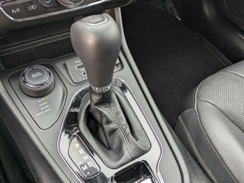 Certified 2021 Jeep Cherokee Limited AWD/4WD image 31