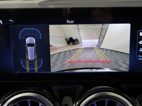 Used 2025 Mercedes-Benz GLB 250 4MATIC image 21