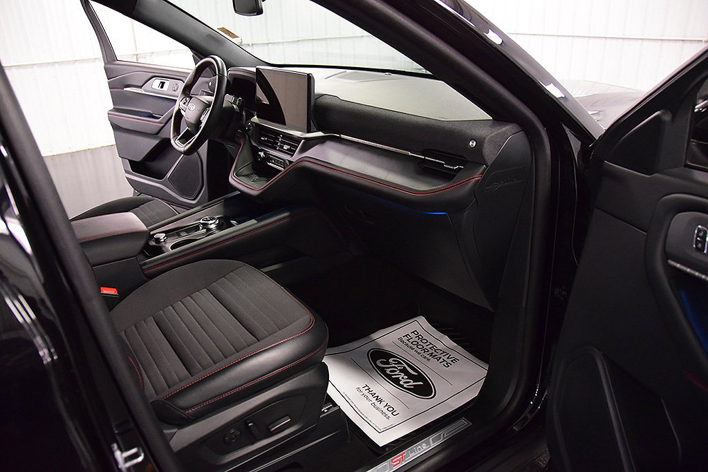 Used 2025 Ford Explorer ST-Line w/ Premium Package AWD/4WD image 31