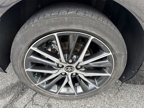 Used 2024 Toyota Camry XLE w/ Navigation Package image 17