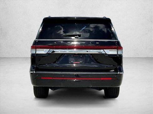 Used 2023 Lincoln Navigator L Reserve image 4
