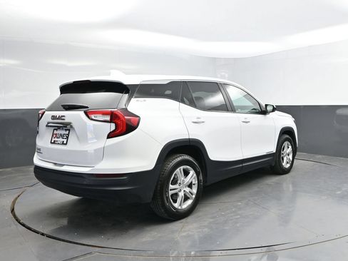 Used 2024 GMC Terrain SLE FWD image 9
