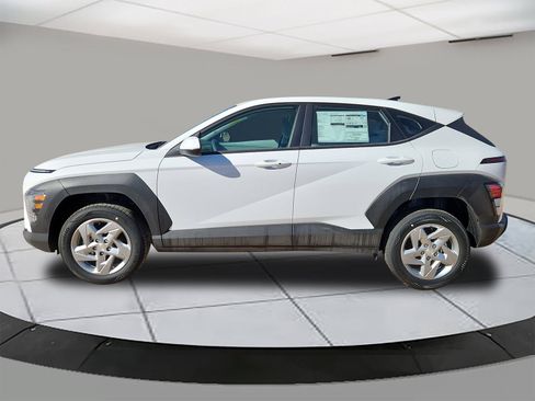 Used 2026 Hyundai Kona SE AWD/4WD image 2