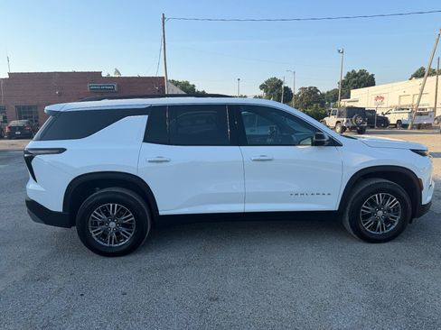 Used 2026 Chevrolet Traverse LT FWD image 6