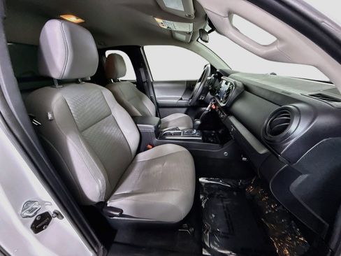 Used 2022 Toyota Tacoma SR RWD image 28