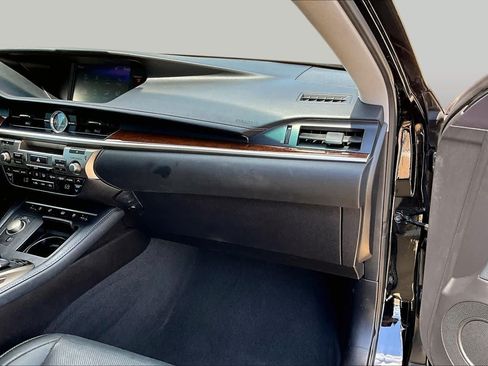 Used 2018 Lexus ES 350 w/ Luxury Package w/Wood Trim FWD image 15