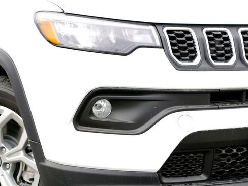 New 2026 Jeep Compass Latitude image 3