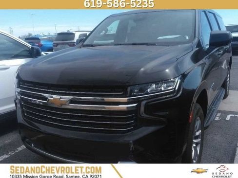 Used 2024 Chevrolet Suburban LT RWD image 1