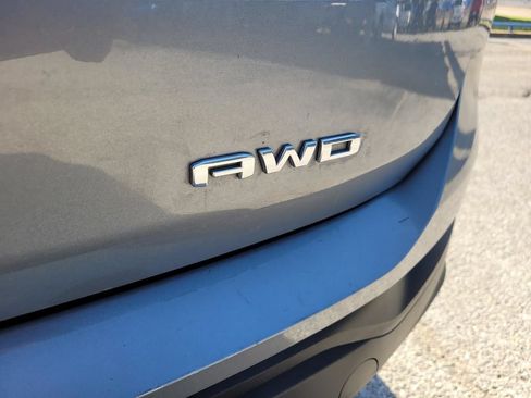 Used 2024 GMC Terrain SLE AWD/4WD image 12