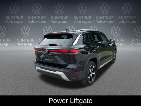 Used 2025 Volkswagen Tiguan SE w/ Panoramic Sunroof Package AWD/4WD image 6