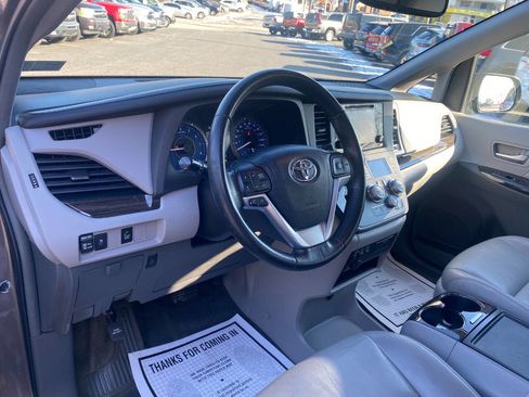 Used 2016 Toyota Sienna image 10