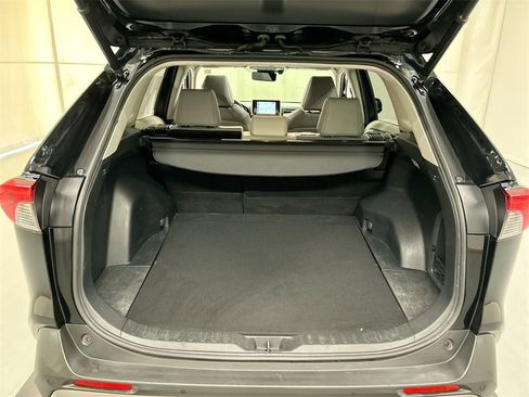 Used 2019 Toyota RAV4 Limited image 23
