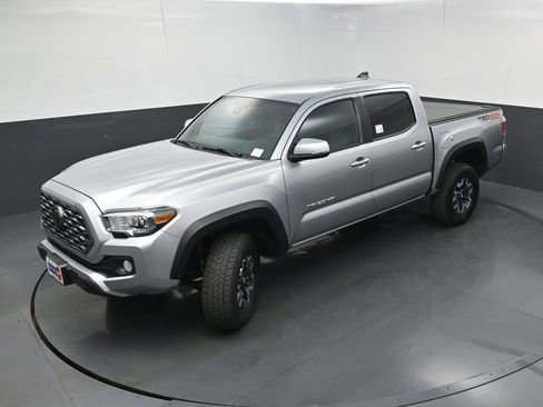 Used 2023 Toyota Tacoma TRD Off-Road w/ Technology Package AWD/4WD image 32
