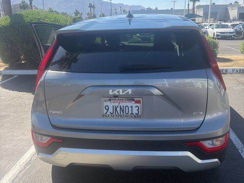 Used 2024 Kia Niro LX FWD image 3