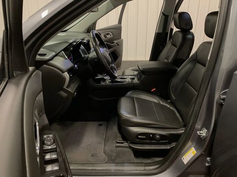 Used 2020 Chevrolet Traverse RS image 36