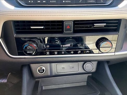 Certified 2023 Nissan Rogue SV FWD image 15