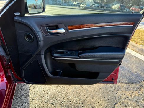 Used 2012 Chrysler 300 Limited image 17