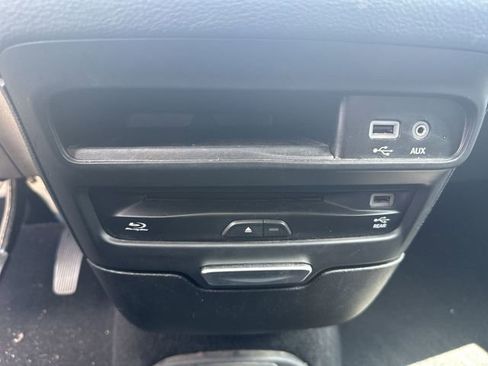 Used 2018 Chrysler Pacifica Limited w/ S Appearance Package FWD image 39