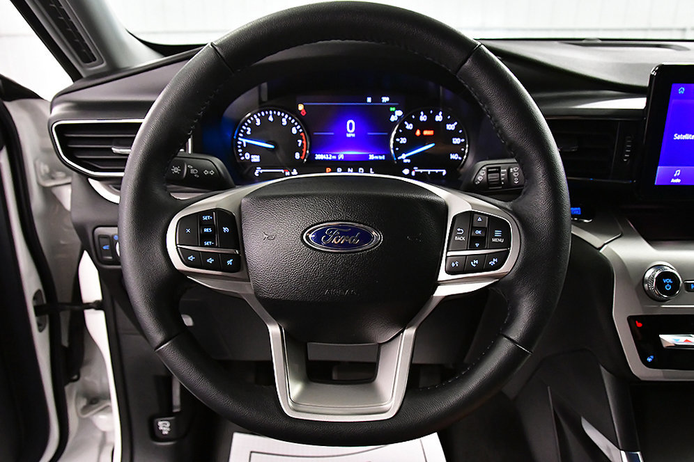 Used 2024 Ford Explorer XLT w/ Equipment Group 202A AWD/4WD image 21