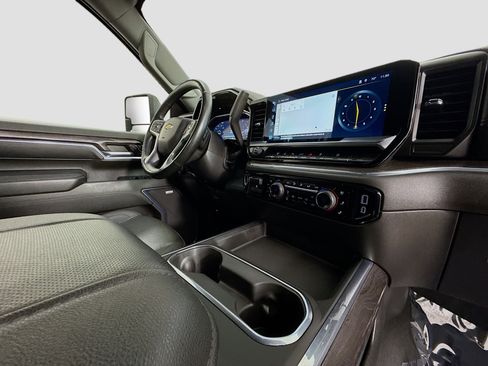 Used 2024 Chevrolet Silverado 2500 LTZ w/ LTZ Premium Package image 33