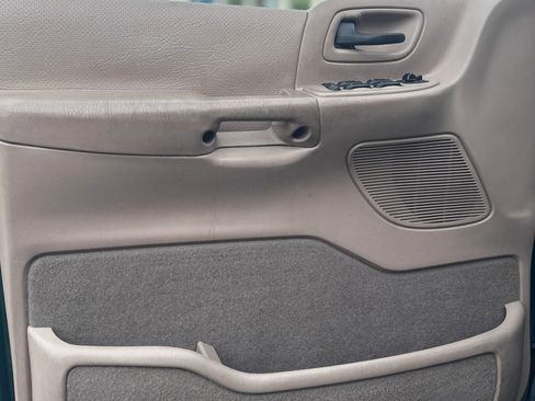 Used 2002 Ford Windstar SE Sport FWD image 20