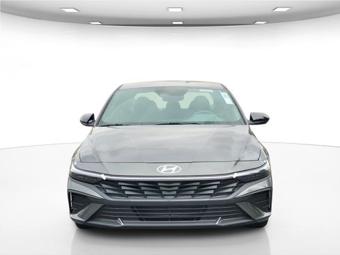 New 2025 Hyundai Elantra SEL image 4