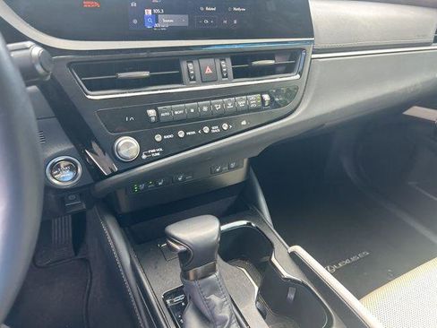 Certified 2025 Lexus ES 350 w/ Premium Package FWD image 12