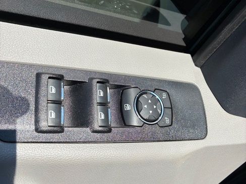 Used 2022 Ford F250 XLT AWD/4WD image 11