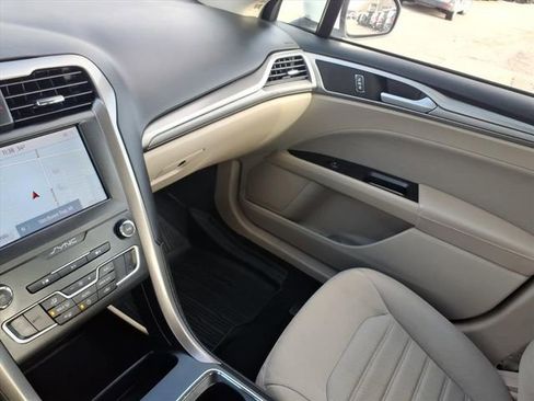 Used 2020 Ford Fusion SE image 23