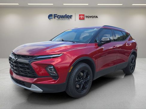 Used 2025 Chevrolet Blazer LT w/ Midnight/Sport Edition FWD image 3