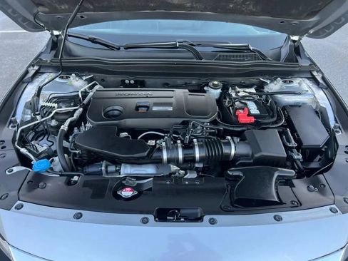 Used 2018 Honda Accord Touring image 30