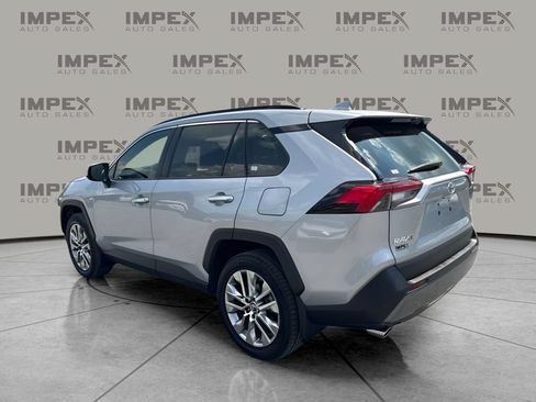 Used 2019 Toyota RAV4 Limited FWD image 2