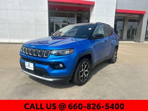 Used 2025 Jeep Compass Limited AWD/4WD image 3